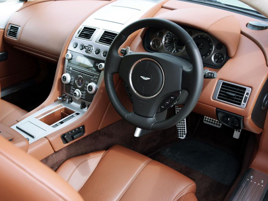 Торпедо Aston Martin DB9 2010 года  (UK) (фото 3 из 5)